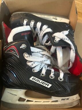 Bauer Vapor Youth Ice Skates - Black, Red & White youth size 13